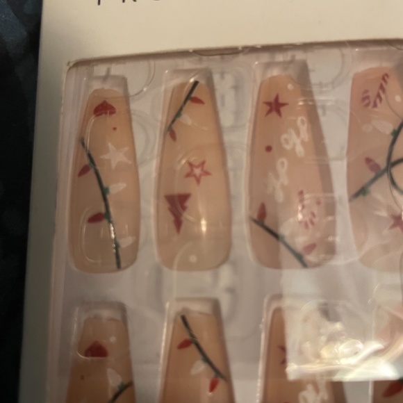 Press On Fingernail Lot of 4. (No glue) - Picture 4 of 9